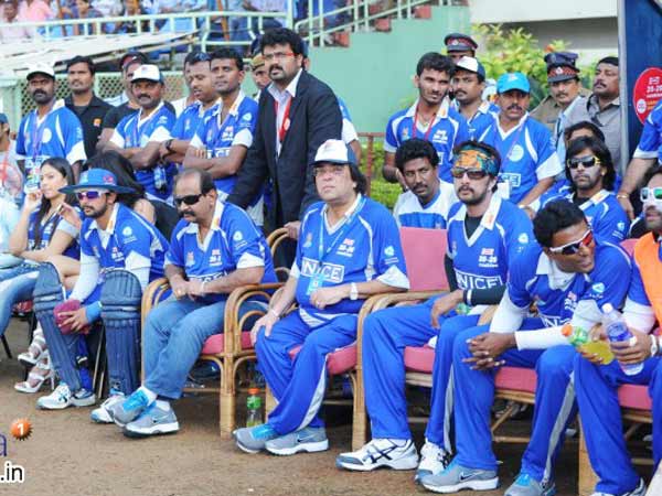 துபாயில்