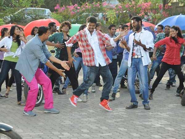 அக்கி, விஜய்