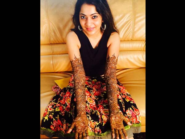 மெகந்தியில் ஜொலிப்பு