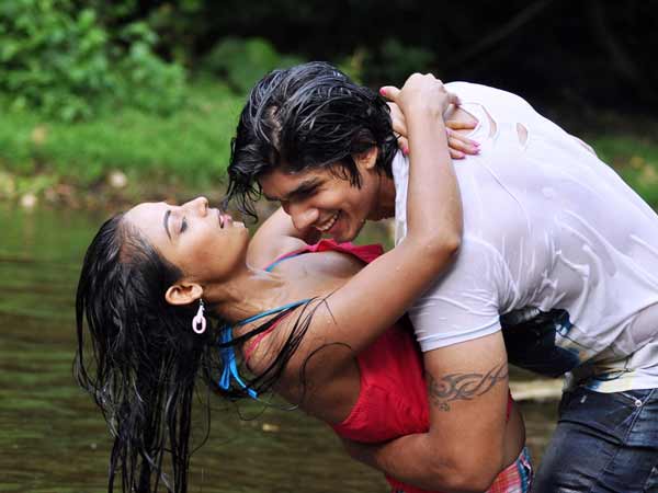 கோரமுகமும் ஈரமுகமும்