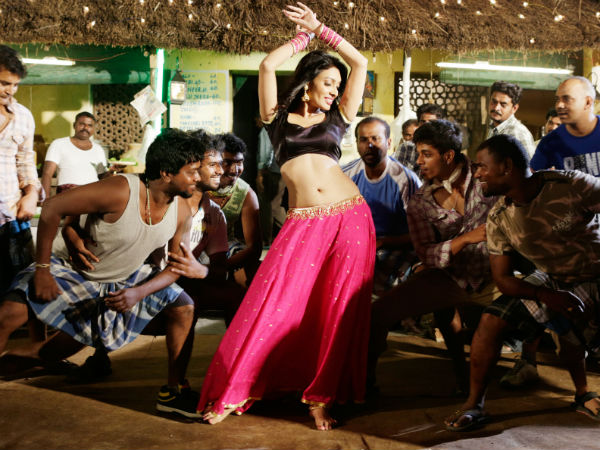 இணை இயக்குநருக்கு மரியாதை