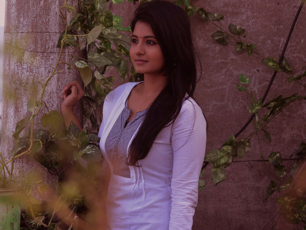 BMW presents Rs 1.5 cr new car to Burma crew