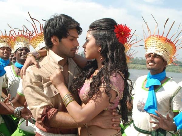 வேஷ்டி கட்டிய அமலாபால்