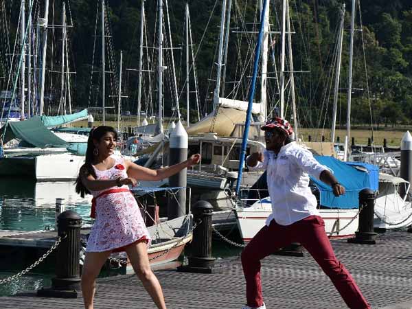 மலேசியாவில் பாடல்