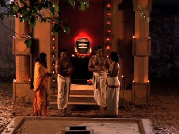 சிதறிய மலர்கள்