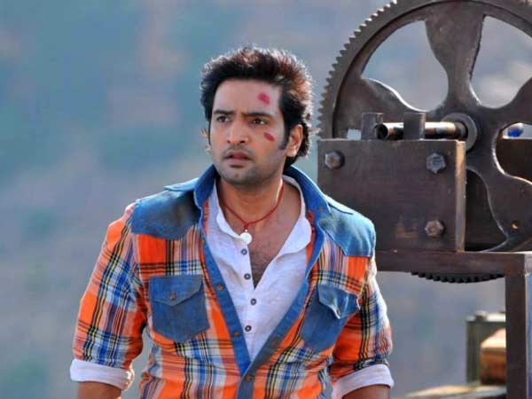 வல்லவனுக்கு புல்லும் ஆயுதம்