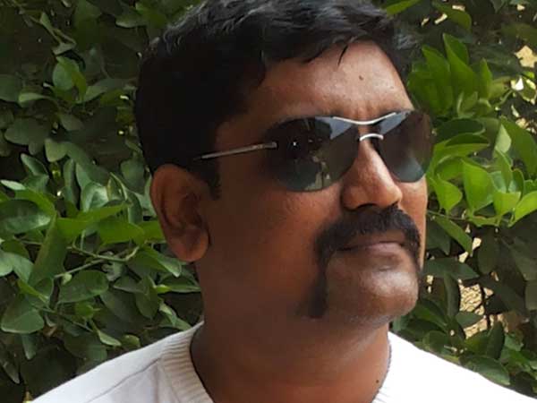 உள்ளூர மகிழ்ச்சிதான்