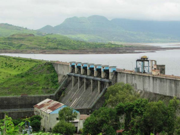 சுவரை உடைத்தனர்