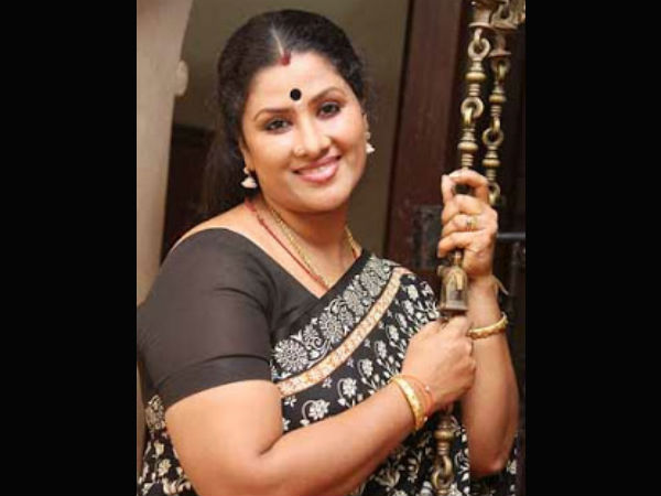 ஹீரோயின்களுடன் சண்டை