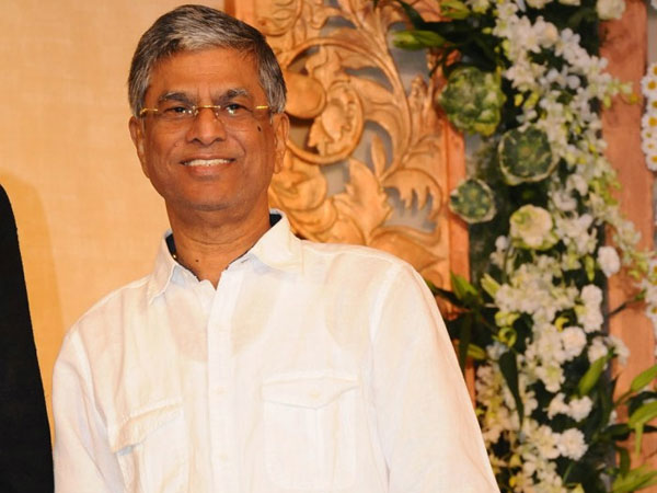 விஜய் பள்ளிச் சான்றில்