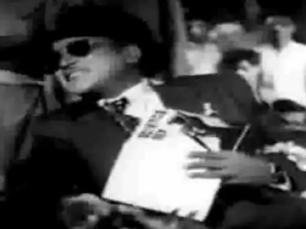 ரத்தக்கண்ணீர் 