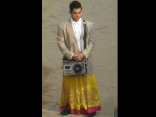 போஸ்டர் அணிவிக்கும் போராட்டம்