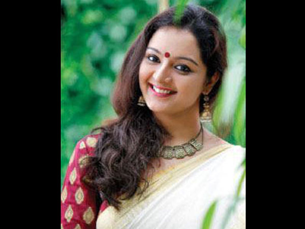 கைவசம் 10 படங்கள்