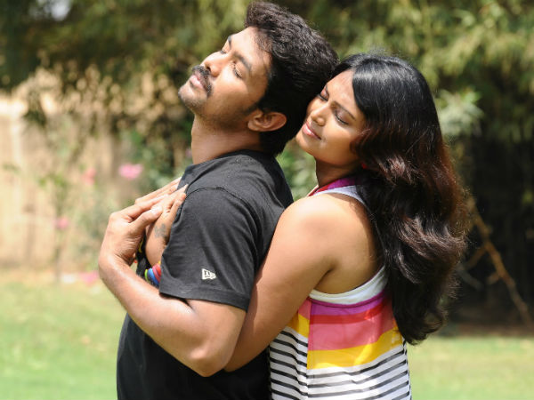 அடர்ந்த காட்டுக்குள் இளம் காதலர்கள்