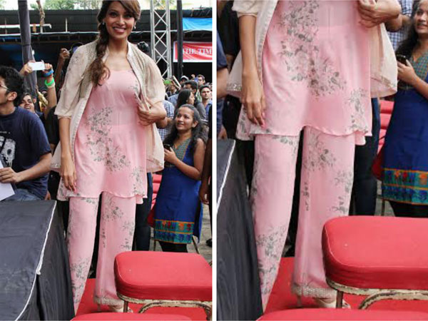 மேட்ச்சாக செருப்பு...