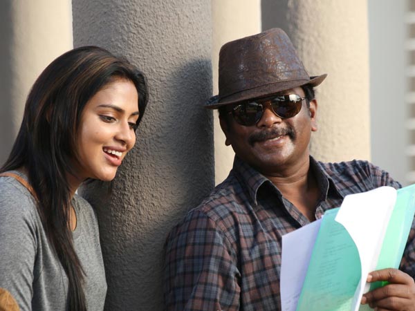 கிடைக்காத தியேட்டர்கள்