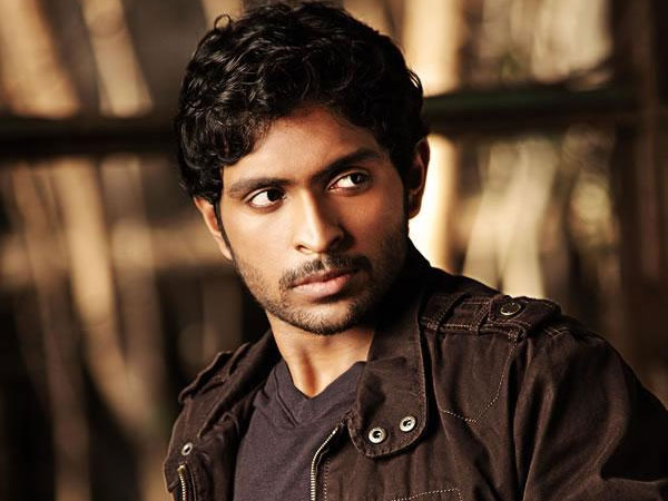 இரண்டு ஹீரோயின்கள்