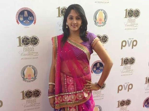 அழும் நிகிலா