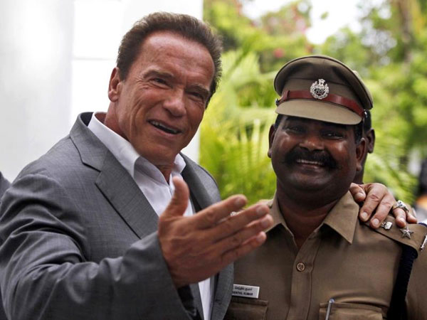 துணை கமிஷனருடன் போஸ்