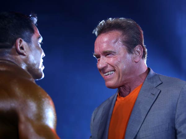 Arnold Schwarzenegger enjoys the body builders show