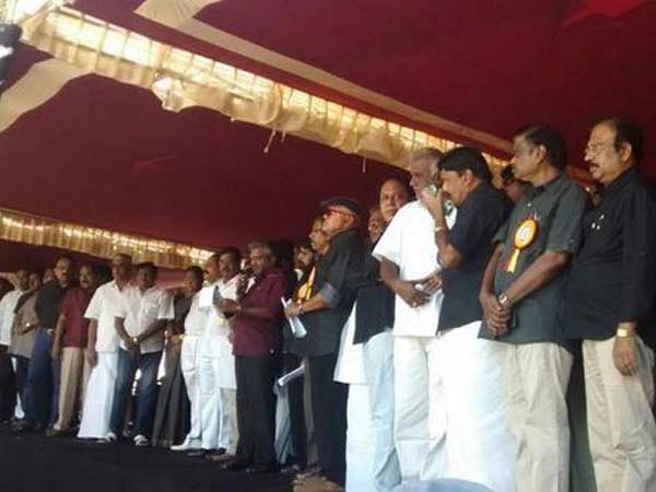 ஆயிரக்கணக்கில்..