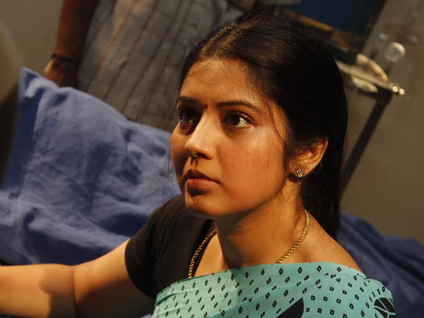 முகம் கழுவாத நிலவு போல