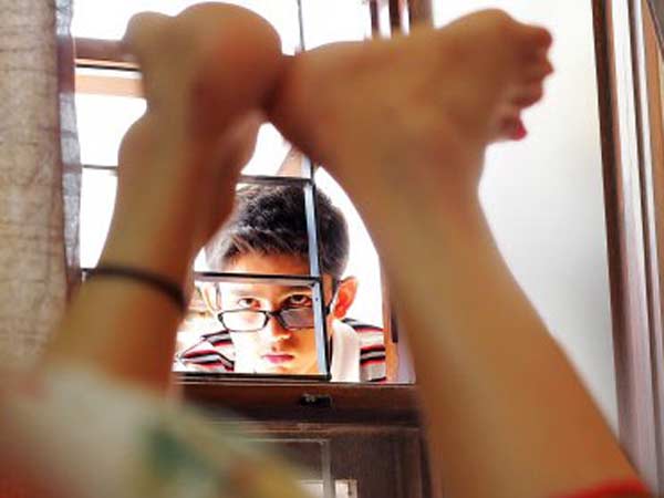 பெண்கள் அமைப்பினர் ஆவேசம்...