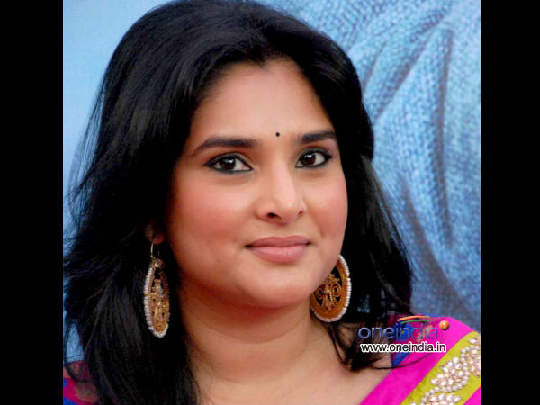 தனி உதவியாளர் கை விரிப்பு