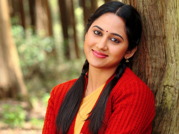 சினிமாவிற்காக மியா...