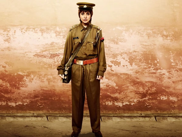 Watch: Anushka Sharma does a ‘PK’ with transistor!