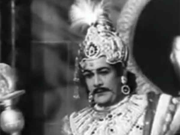 பூம்புகாரில் கோவலன்