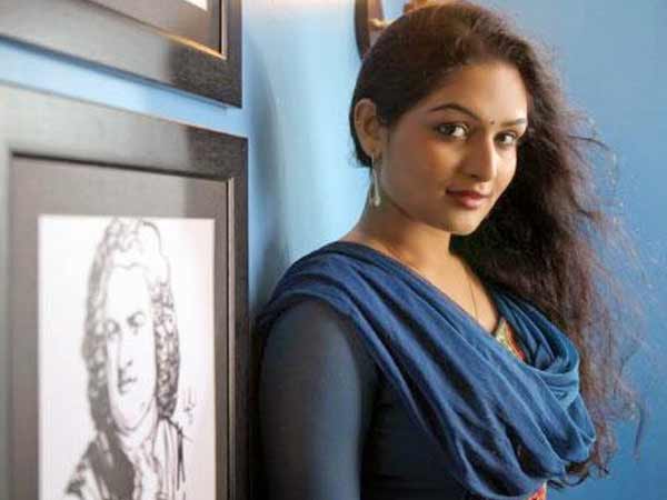 பிசாசு மாதிரி ஒரு காதலி...