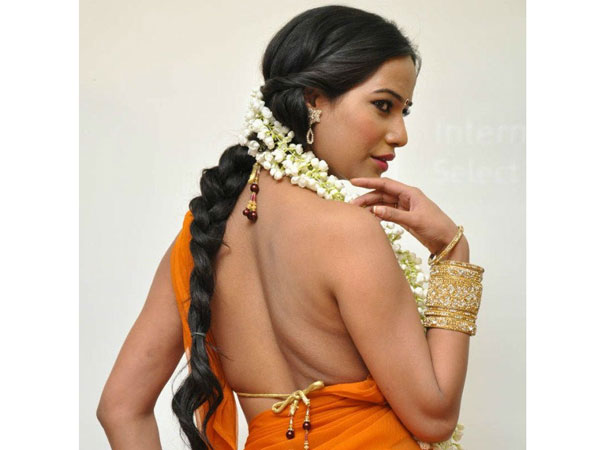 பாதி சோளியைக் காணோமே