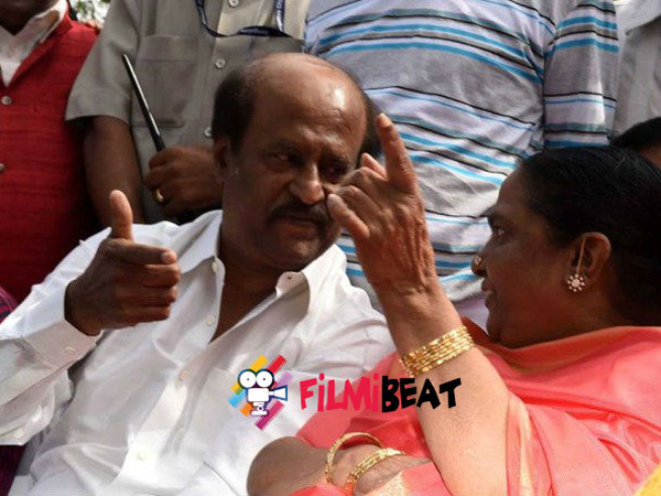 Actor Rajinikanth wrongly pronounce Kannada actor Rajkumar's death year