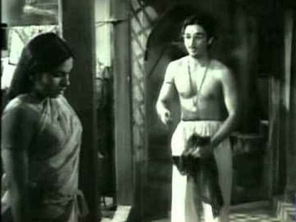 அவள் ஒரு தொடர்கதை: