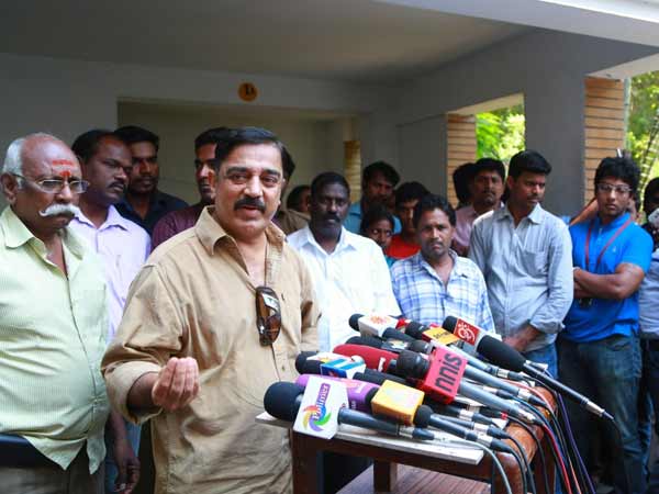 Kamal Hassan visites K Balachander house