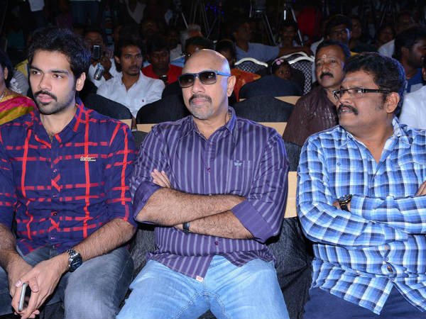 நன்றாக டான்ஸ் ஆடுகிறார்...