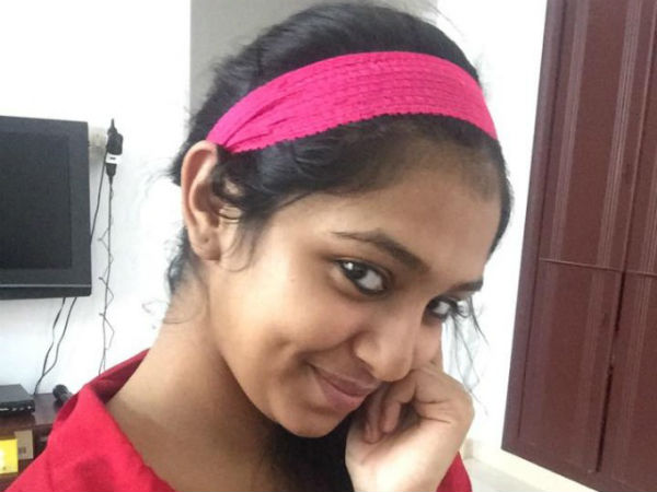 வயதுக்கேற்ற உடை...