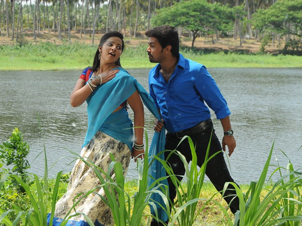 300 துணை நடிகர்கள்