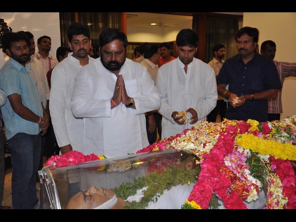 Telugu film industry pays homage to RamaNaidu Telugu film industry pays homage to RamaNaidu