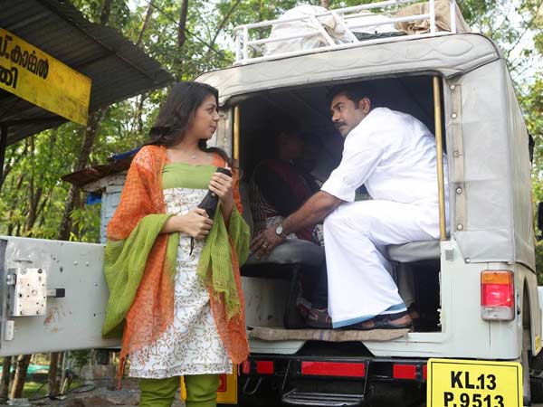 Sundar C to remake Malayalam movie Vellimoonga in Tamil