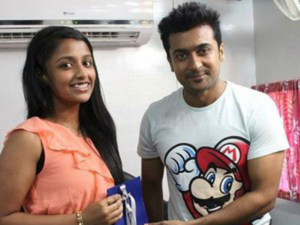 Suriya Presenting Gift To Super Singer Jessica Suriya Presenting Gift To Super Singer Jessica