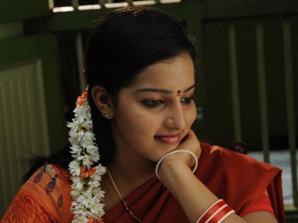 வெத்துவேட்டு மாளவிகான்னு சொல்வாங்களே...