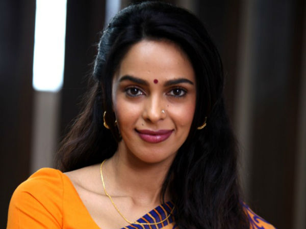 இந்திரா காந்தி சாயல்