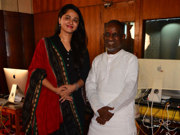 ஆசி பெற்றார்