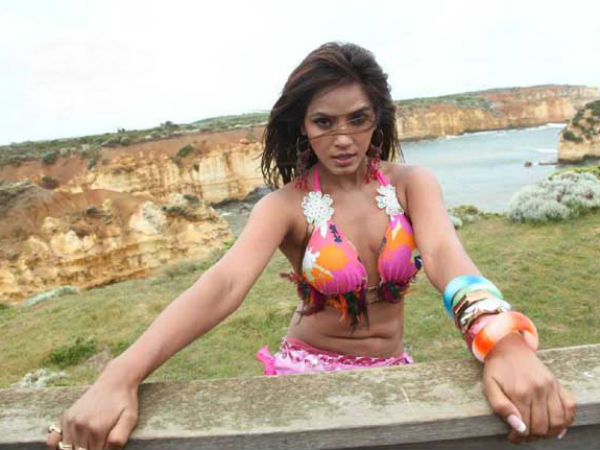 நீக்கிய நீது நீக்கிய நீது