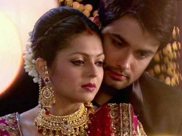 நகைகள்… அதீத மேக் அப்… ஆடைகள்