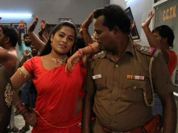 காவல் நிலையத்திலேயே...