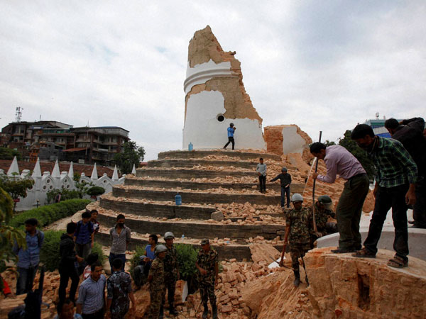 பூகம்ப சேதம் படம் போட்டு