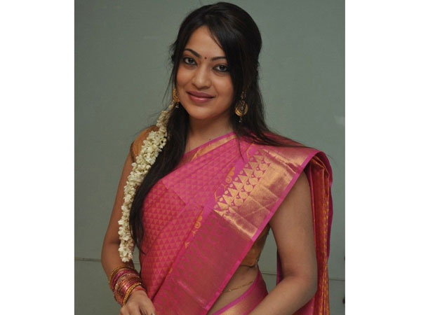 தொகுப்பாளினியானது எப்படி?